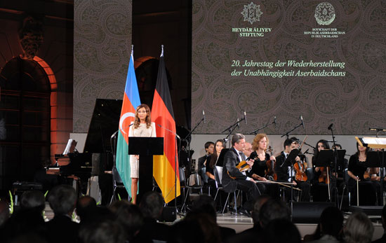 В Берлине состоялась торжественная церемония посвященная 20-й годовщине восстановления государственной независимости Азербайджанской Республики