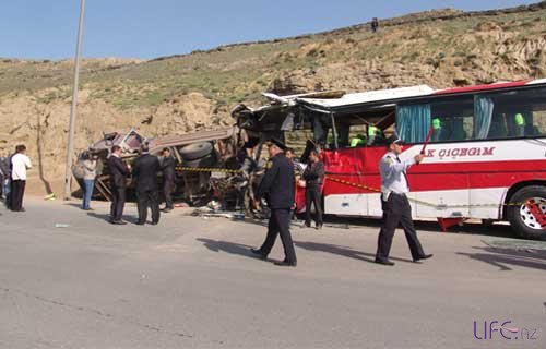 В Азербайджане перевернулся пассажирский автобус, есть погибшие и много раненых [Видео][Фото]