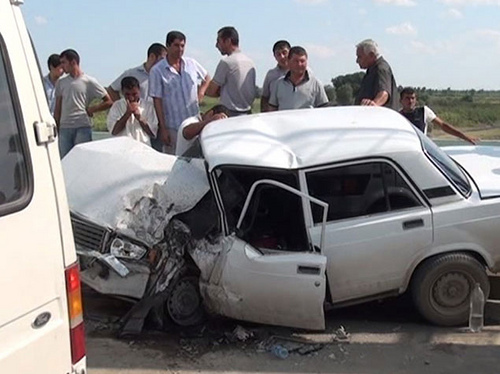 В Сумгаите в результате столкновения двух машин 6 человек погибли, 3 получили ранения