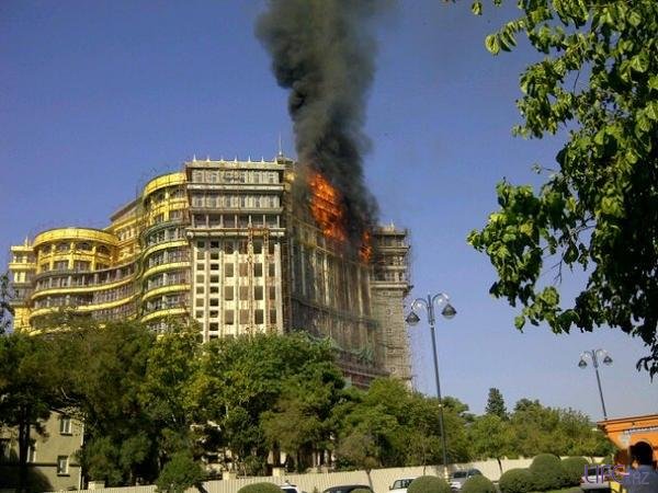 Пожар в высотном здании недалеко от Медицинского университета потушен [Фото][Видео][Обновлено]