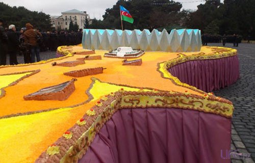 В честь дня рождения президента испечен 51-метровый торт