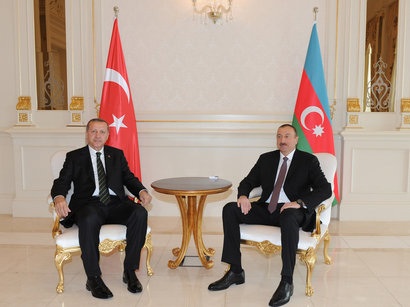 В Баку состоялась встреча Президента Азербайджана и Премьера Турции в расширенном составе