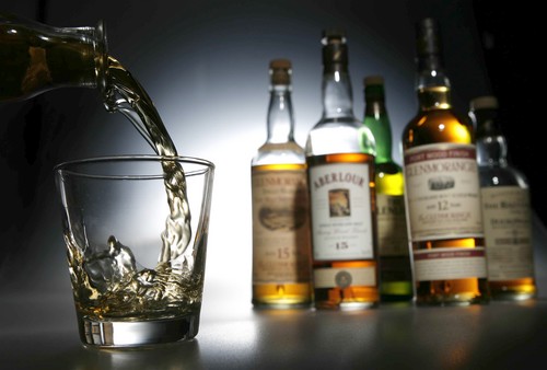 В Азербайджане запрещена продажа алкоголя за наличные