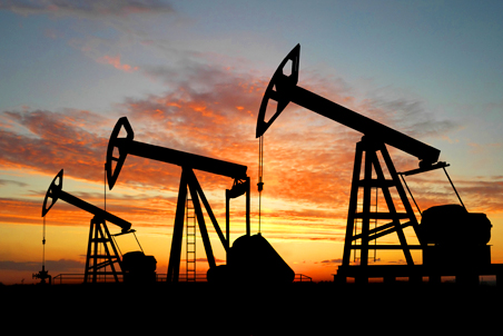 Цена нефти превысила $57 за баррель впервые с июля 2015 года