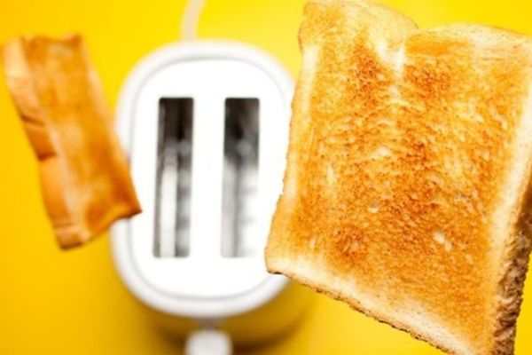 Почему подгоревший тост опасен для здоровья?