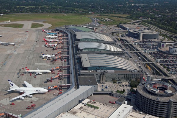 Воздушное сообщение в аэропорту немецкого города Гамбурга возобновлено