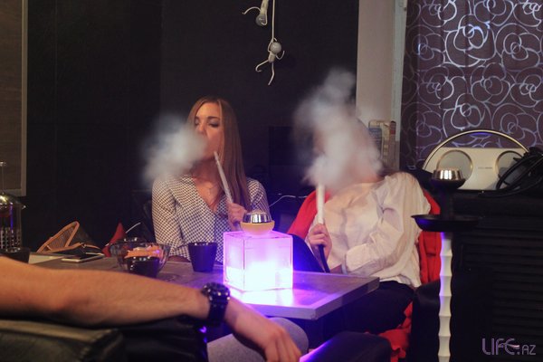 В Азербайджане ограничивается курение кальяна и электронных сигарет