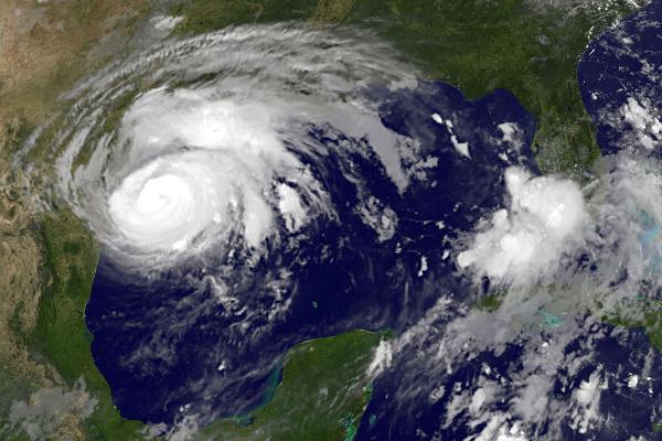 На Техас обрушился разрушительный ураган "Харви"