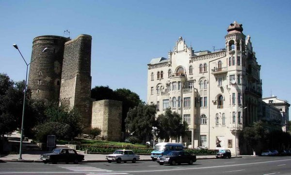 10 уникальных исторических архитектурных зданий Баку