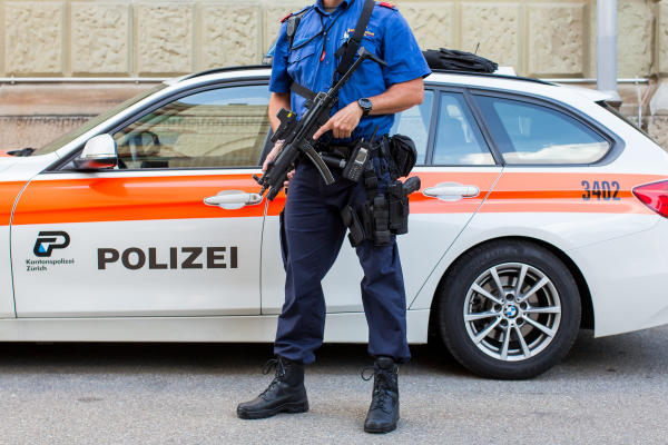 Полиция Цюриха отказалась называть национальность преступников назло ксенофобам