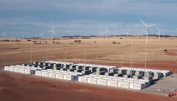 Гигантская батарея Tesla заработала в Австралии