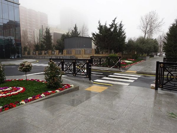 В Баку уже создано сотни пандусов