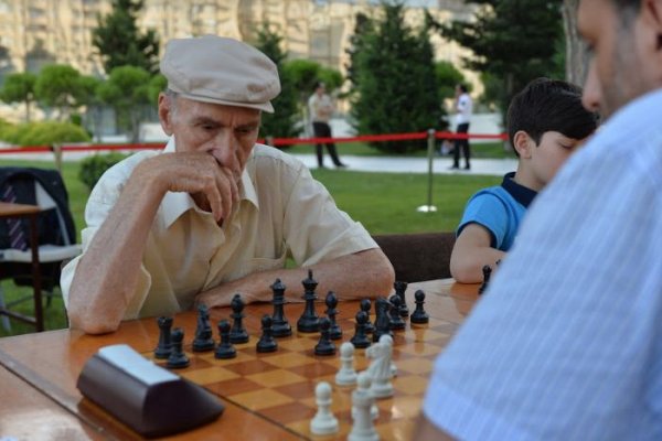 Минздрав озвучило среднюю продолжительность жизни в Азербайджане