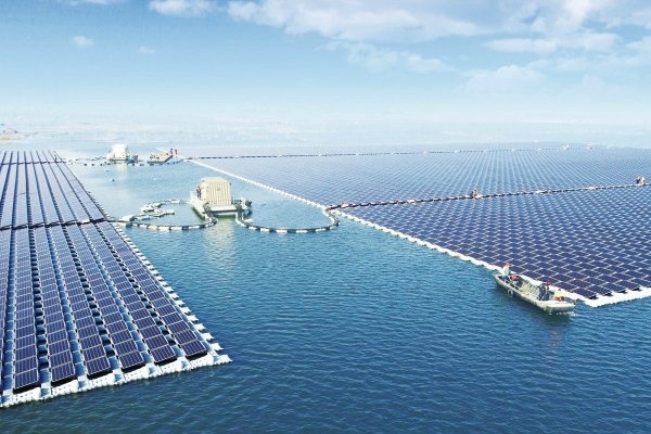 В Азербайджане будет реализован пилотный проект плавучих солнечных панелей