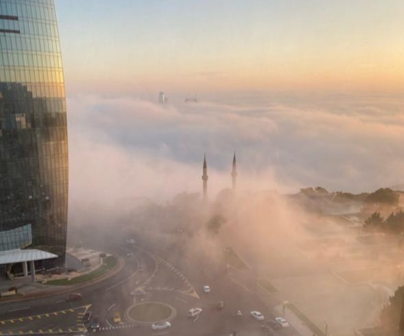 Названы причины появления густого тумана в Баку