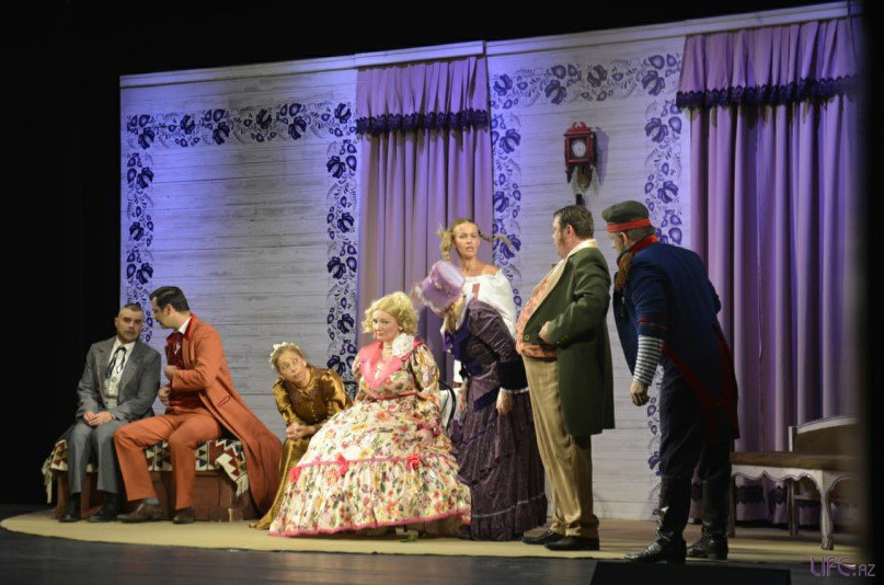 Открытие театрального сезона в Баку начался с женитьбой