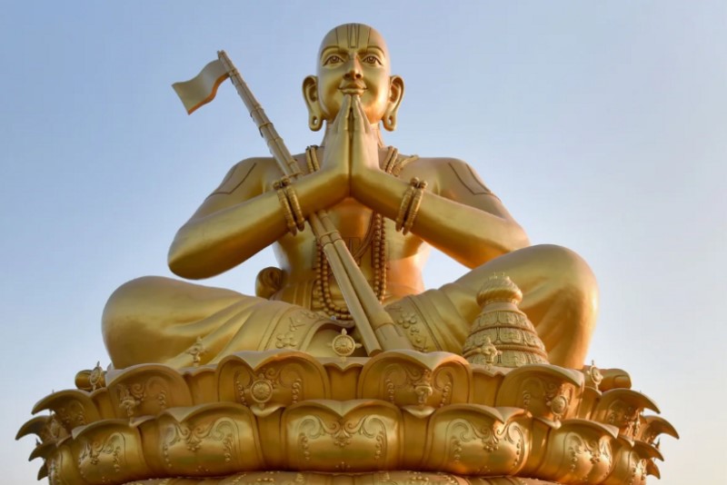 В Индии открыли 66-метровую статую мудреца Рамануджи