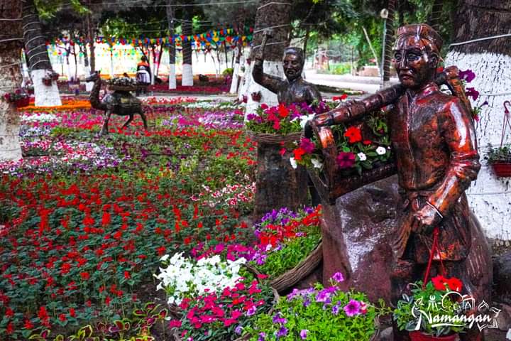 В Узбекистане проходит фестиваль цветов