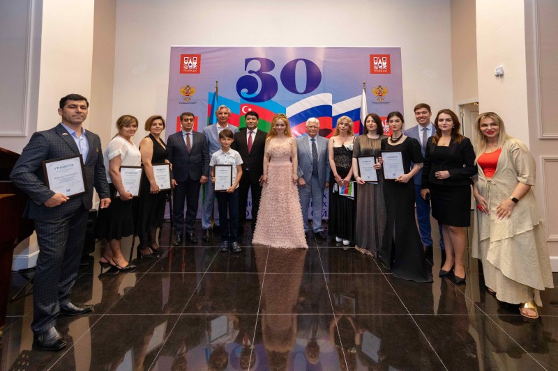 В Баку прошло открытие фотовыставки Русского географического общества «Самая красивая страна»