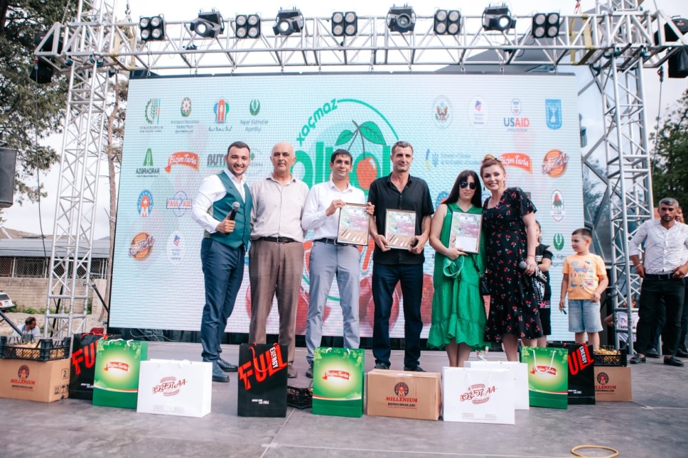 В Азербайджане впервые прошел фестиваль вишни и черешни