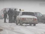 В Азербайджане магистральные дороги покрылись льдом